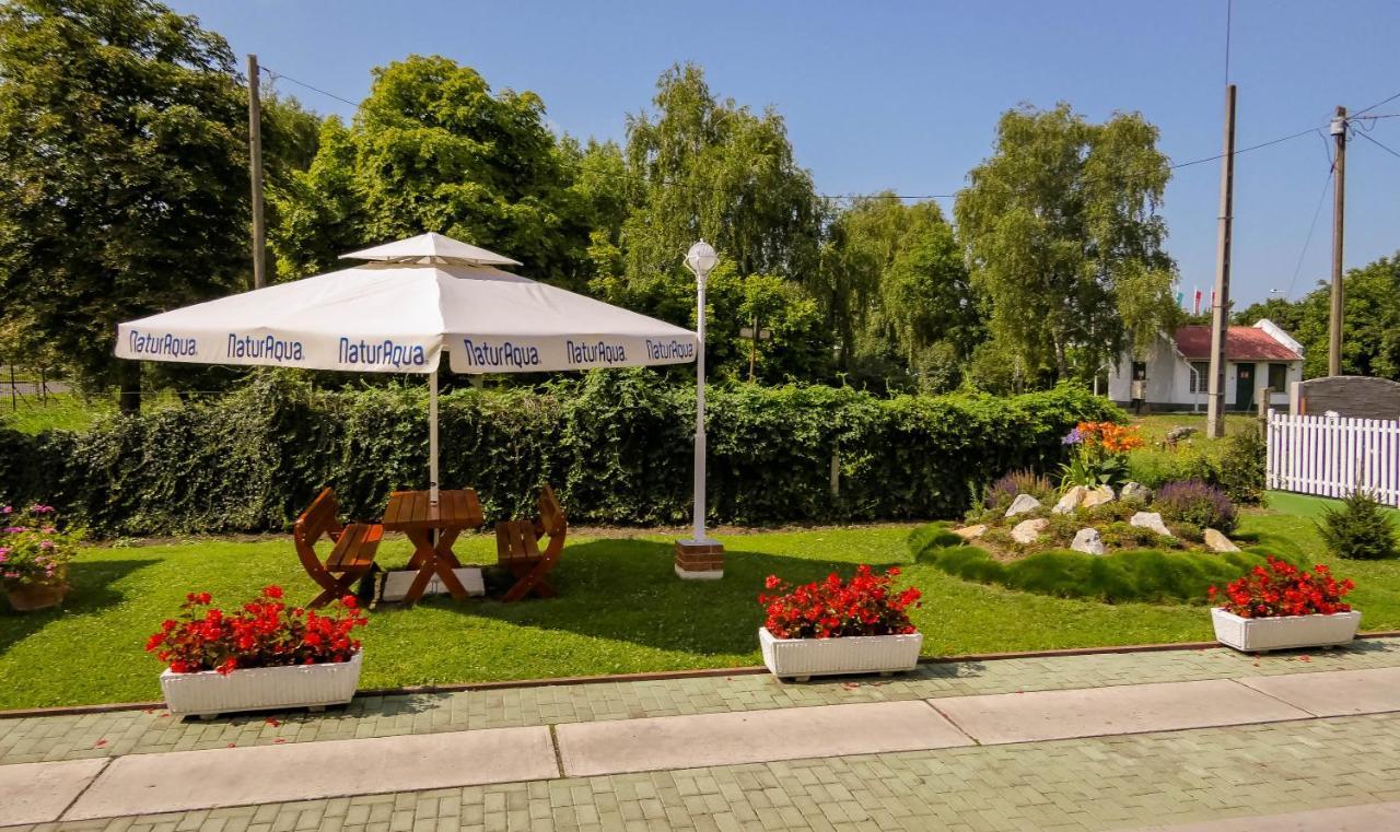Bed and Breakfast HBH Bajor Sörház, Étterem és Panzió Kazincbarcika Exterior foto